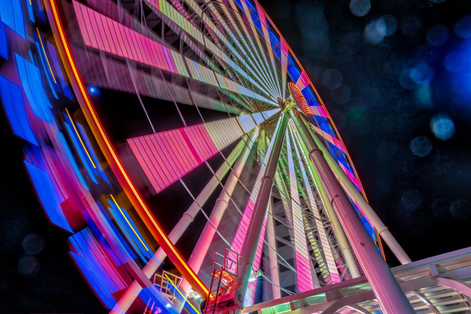 Ferris Wheel In Motion 